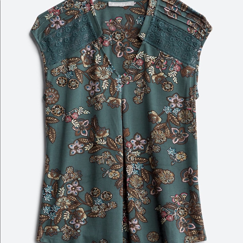Pleated shoulder tank with crochet detail